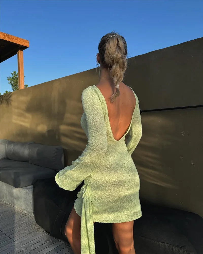 שמלת מיני סרוגה בעיצוב פרח ושובל גב פתוח - מאליה