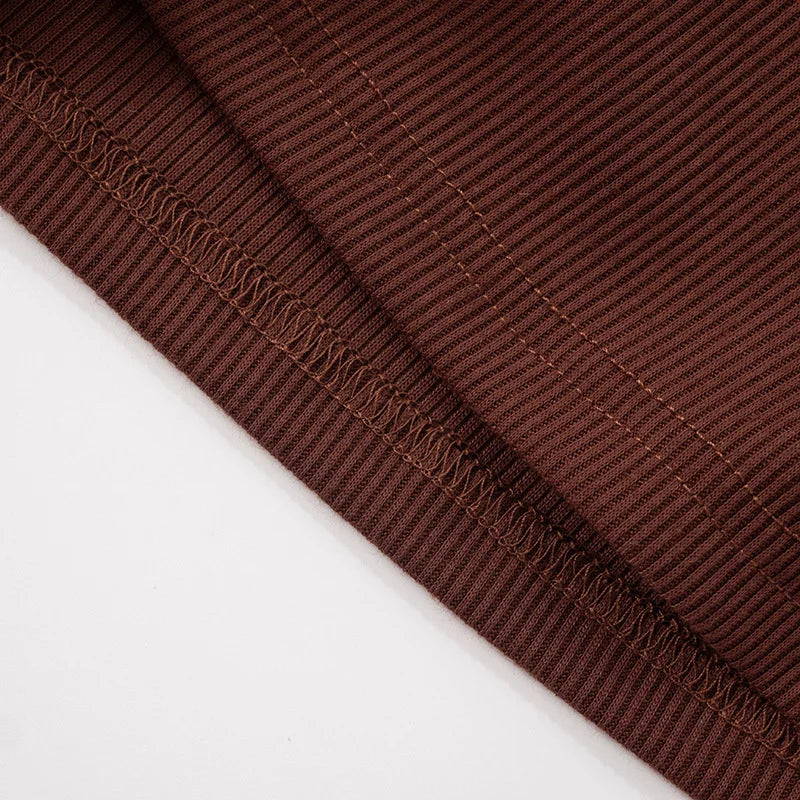 סט שני חלקים סרוג מכנסיים קצרים וחולצת גולף בעיצוב שסע - נארה