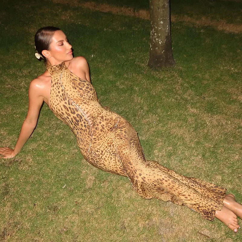 שמלת מקסי מנומרת בעיצוב אסימטרי קשירה בצוואר - רוקסי