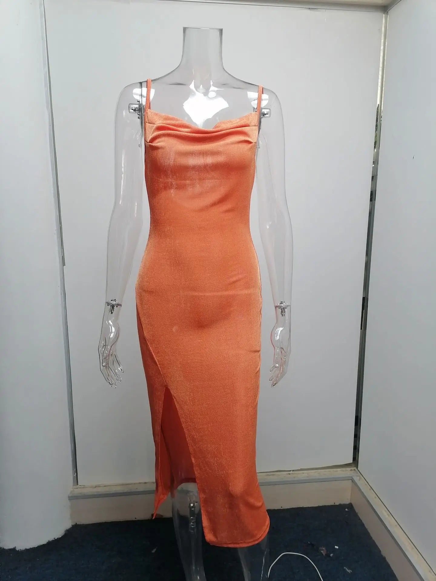 שמלת מידי קיצית סרוגה בעיטור שסע - סמייל