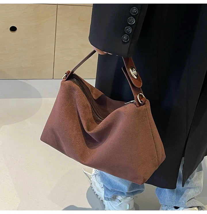 Suede bag with classic design