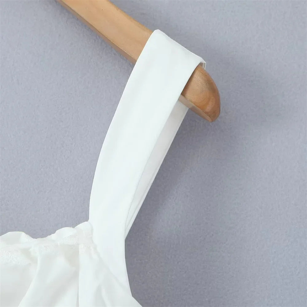 שמלת מיני קיצית פרחונית / לבנה בגזרת A בעיצוב כפרי וינטג' - סופיה