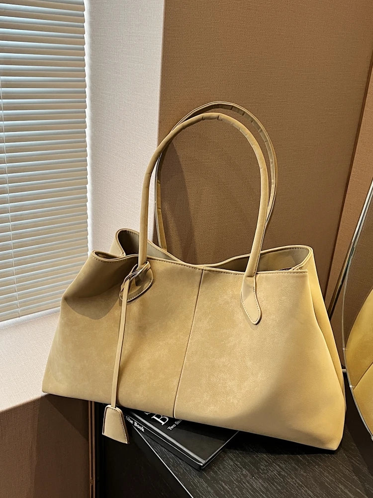 Suede bag with classic design