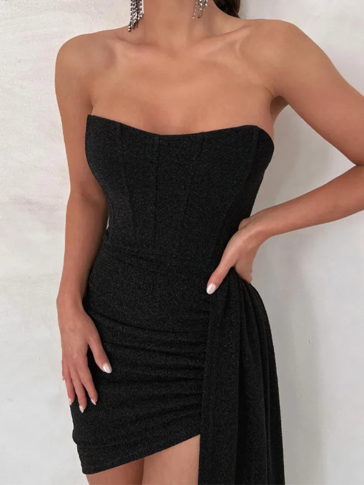 שמלת מיני סטרפלס נצנצים בעיצוב מחוך בעיטור שובל - SOL