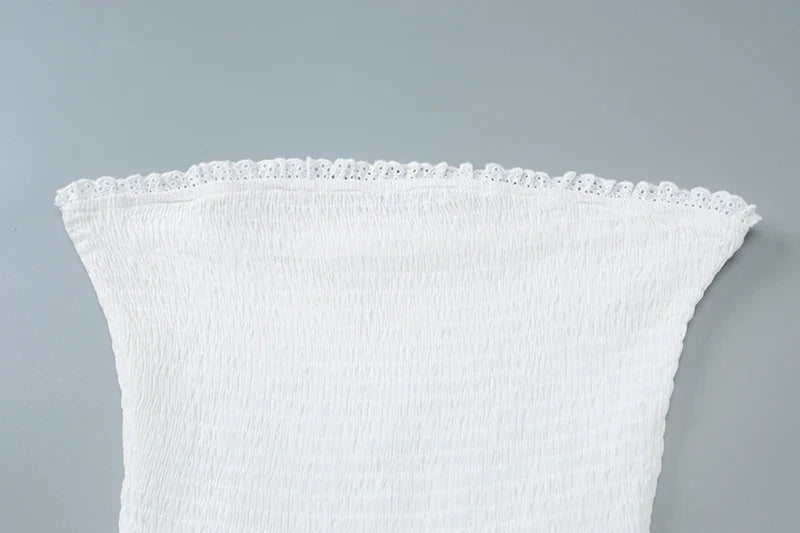 שמלת מיני סטרפלס בגזרת A בעיצוב כיווצים בעיטור תחרה - לאבין