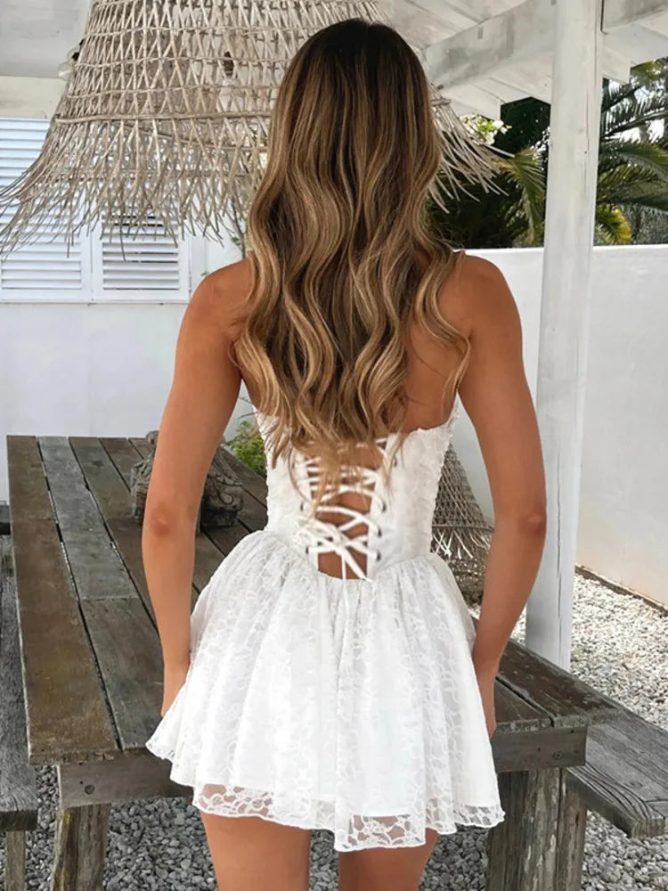 שמלת מיני תחרה בגזרת A קשירה בצוואר - אל