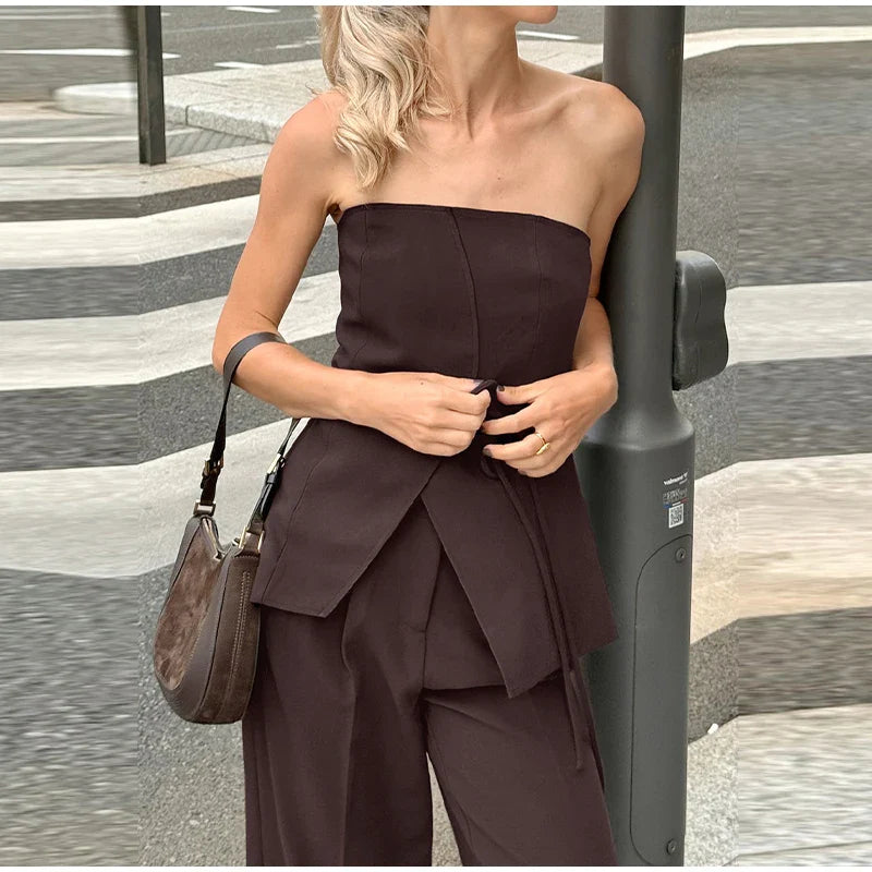 חליפת שני חלקים מחויטת טופ סטרפלס ומכנסיים ארוכים - מונה