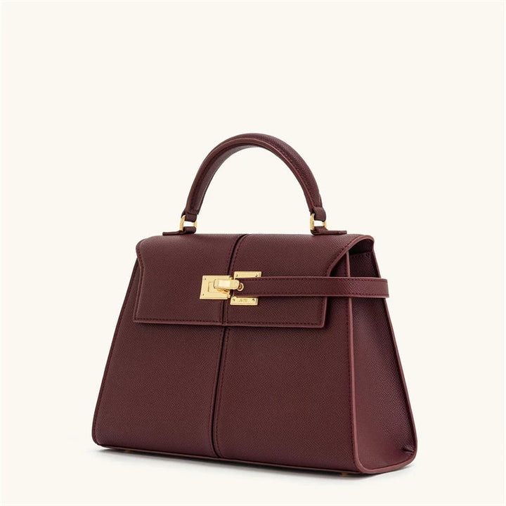 Leather bag with luxury design