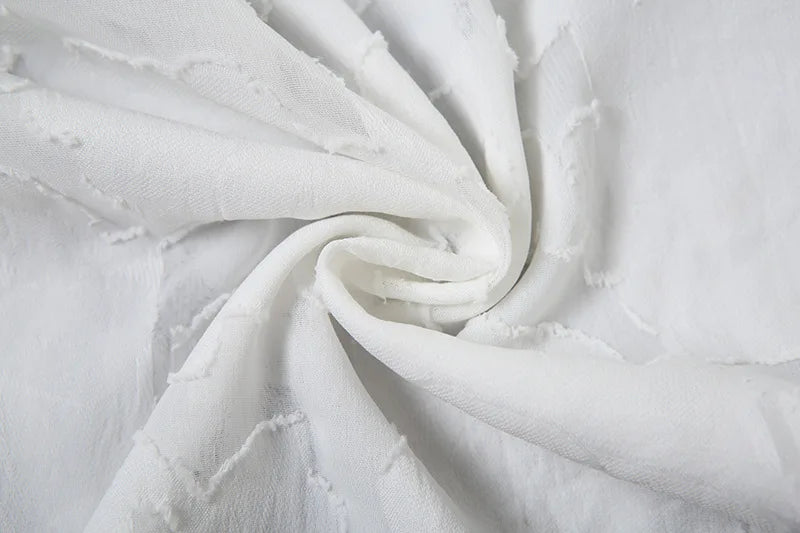 שמלת מיני בגזרת A כתפיות ספגטי בעיטור רקמת עלים ופרחים - שילה