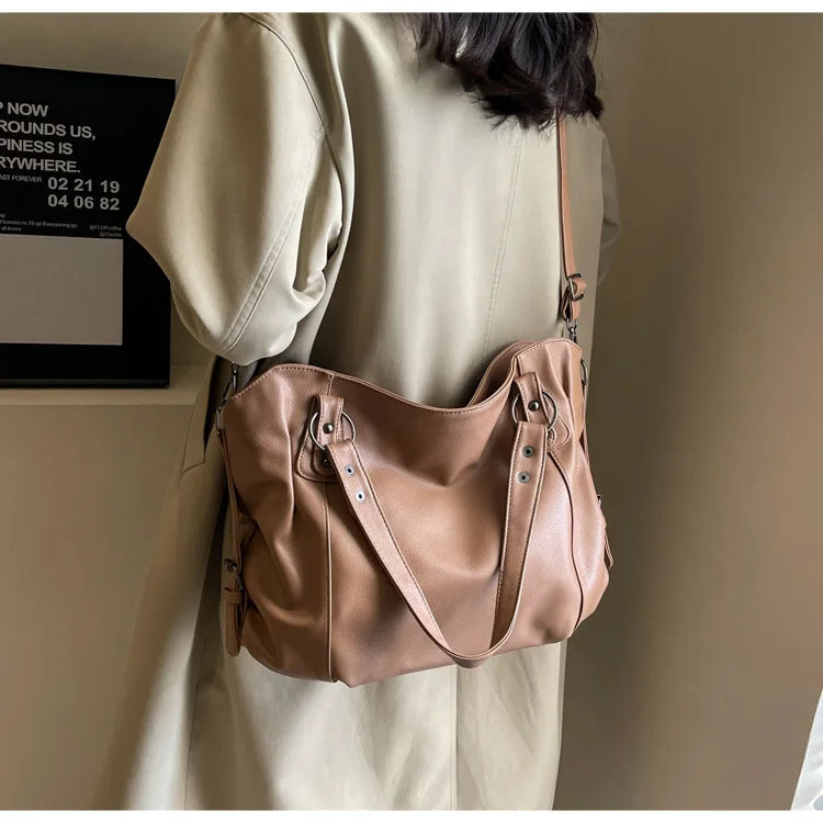 Retro design faux leather bag