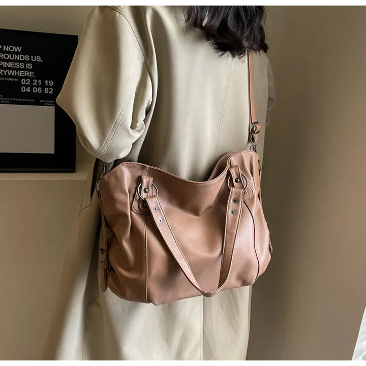 Retro design faux leather bag