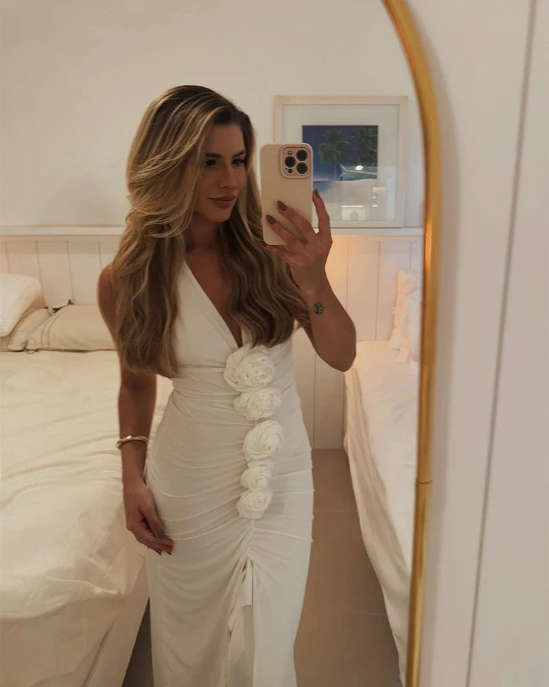 שמלת מקסי כיווצים בעיטור אפליקציות פרחים בעיצוב שסע קדמי - Monroe