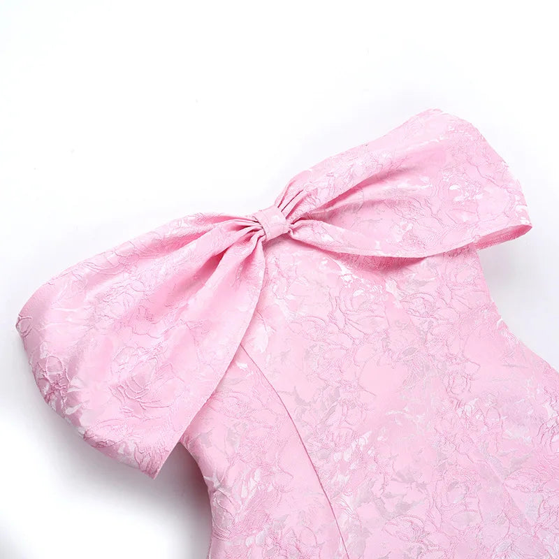 שמלת מיני בגזרת A בעיצוב פפיון בעיטור רקמת איורי פרחים - Lenora