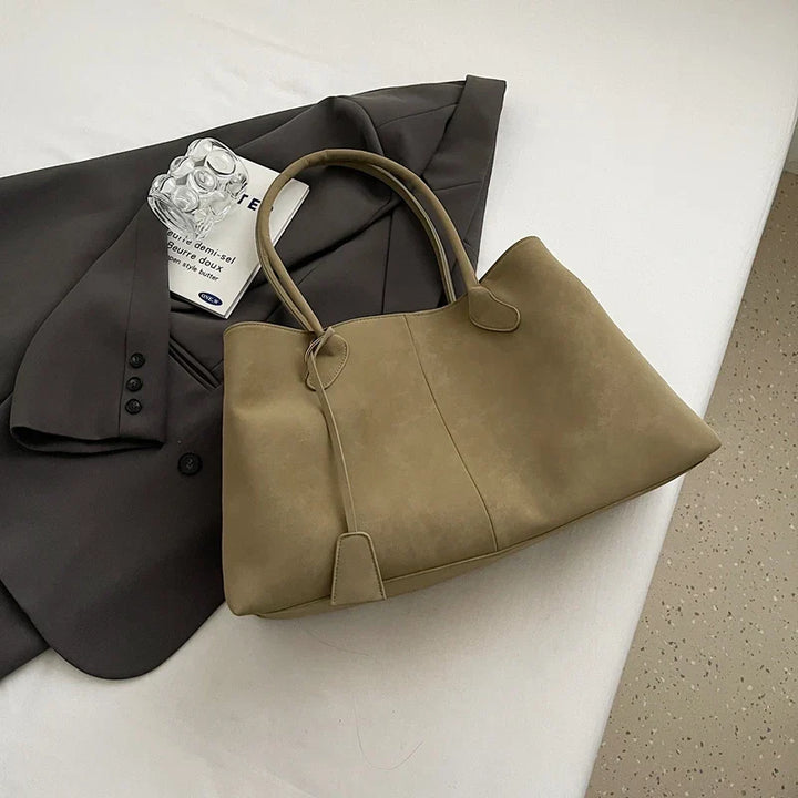 Suede bag with classic design