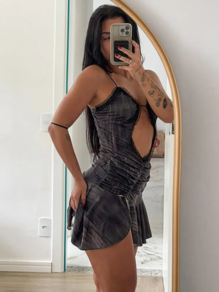 שמלת מיני מלמלה בעיצוב פתח גב פתוח - טייט