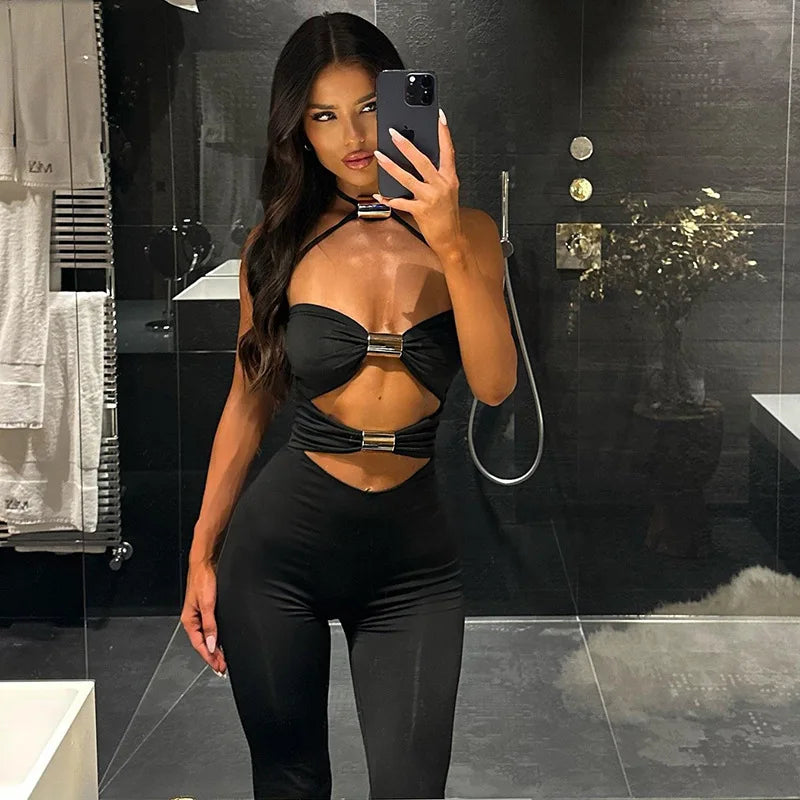 אוברול צמוד בד מחטב בעיצוב פתחים בעיטור אבזמים קשירה בצוואר - Sage