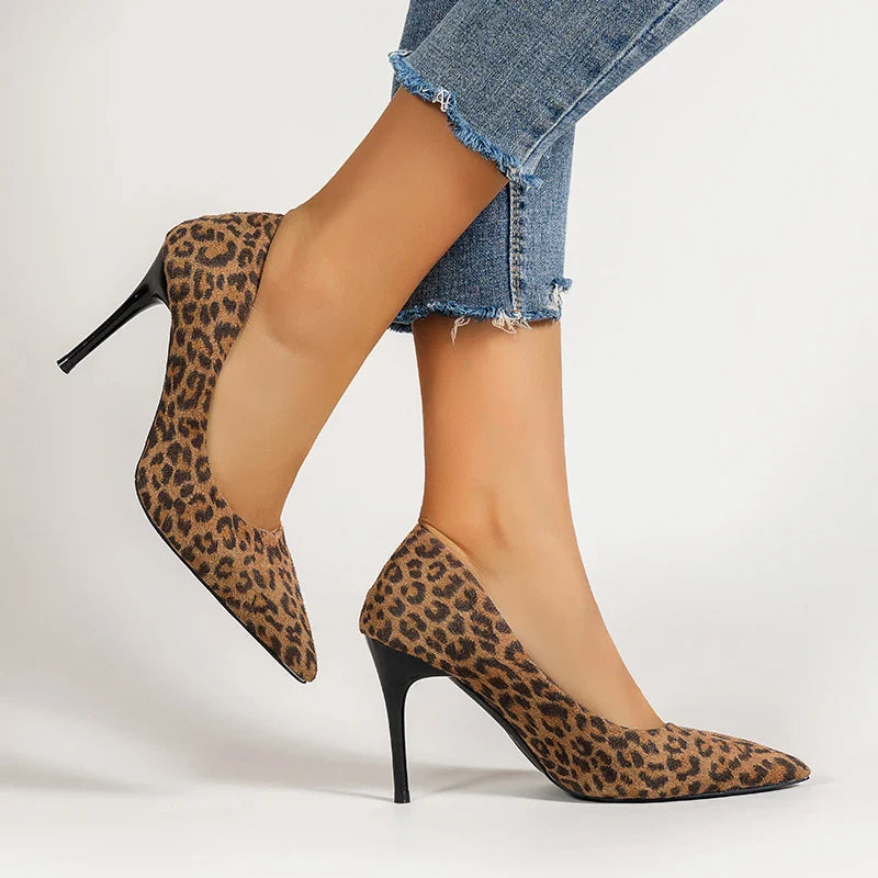 נעלי עקב שפיץ זמש בעיצוב מנומר - TAI