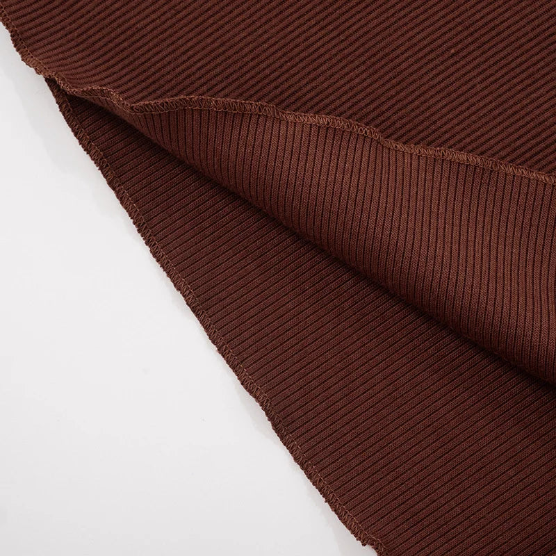 סט שני חלקים סרוג מכנסיים קצרים וחולצת גולף בעיצוב שסע - נארה