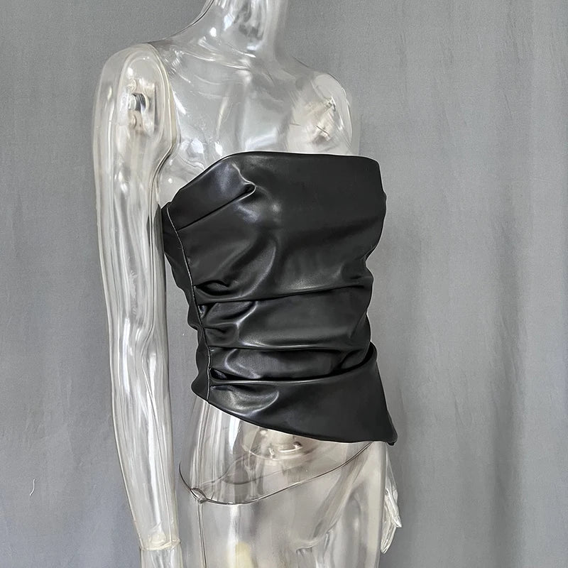 טופ סטרפלס דמוי עור בעיצוב אסימטרי - Jennifer