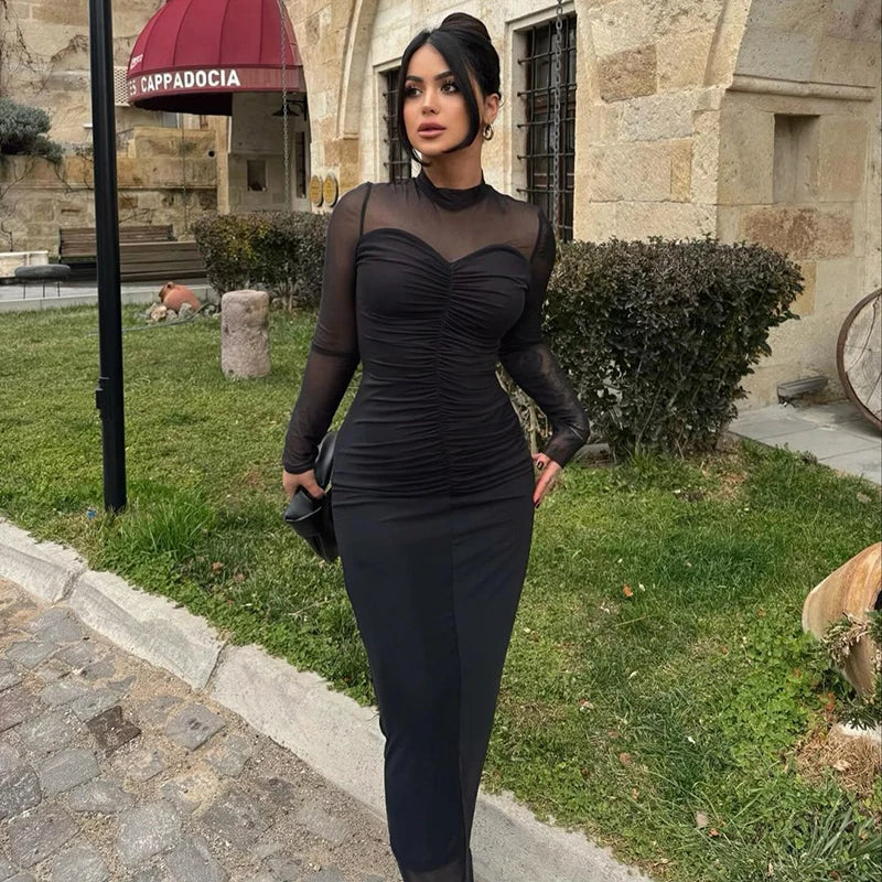 שמלת מקסי כיווצים בד מחטב ומחמיא בעיצוב רשת - Amelia