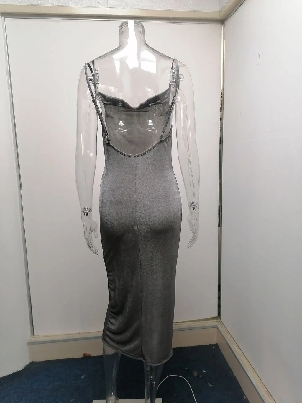 שמלת מידי קיצית סרוגה בעיטור שסע - סמייל