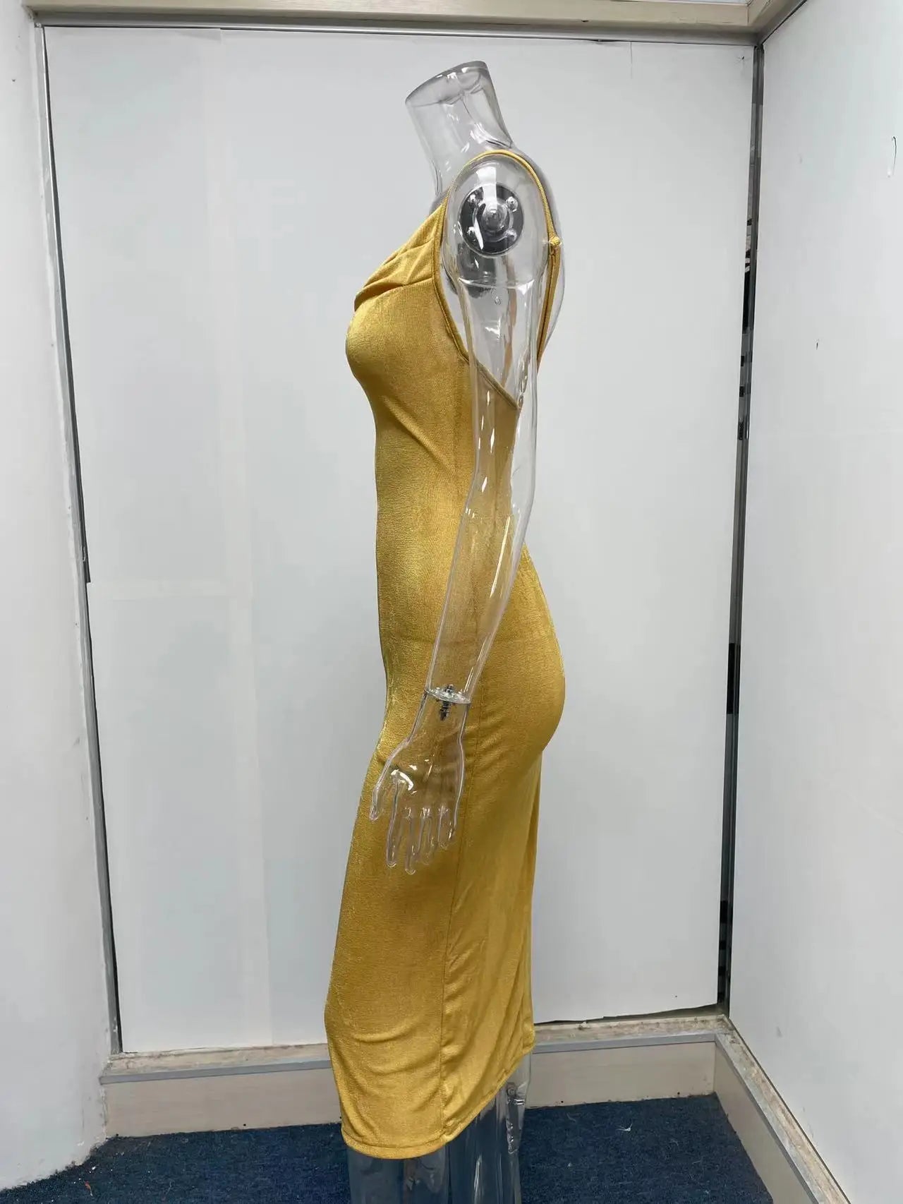 שמלת מידי קיצית סרוגה בעיטור שסע - סמייל