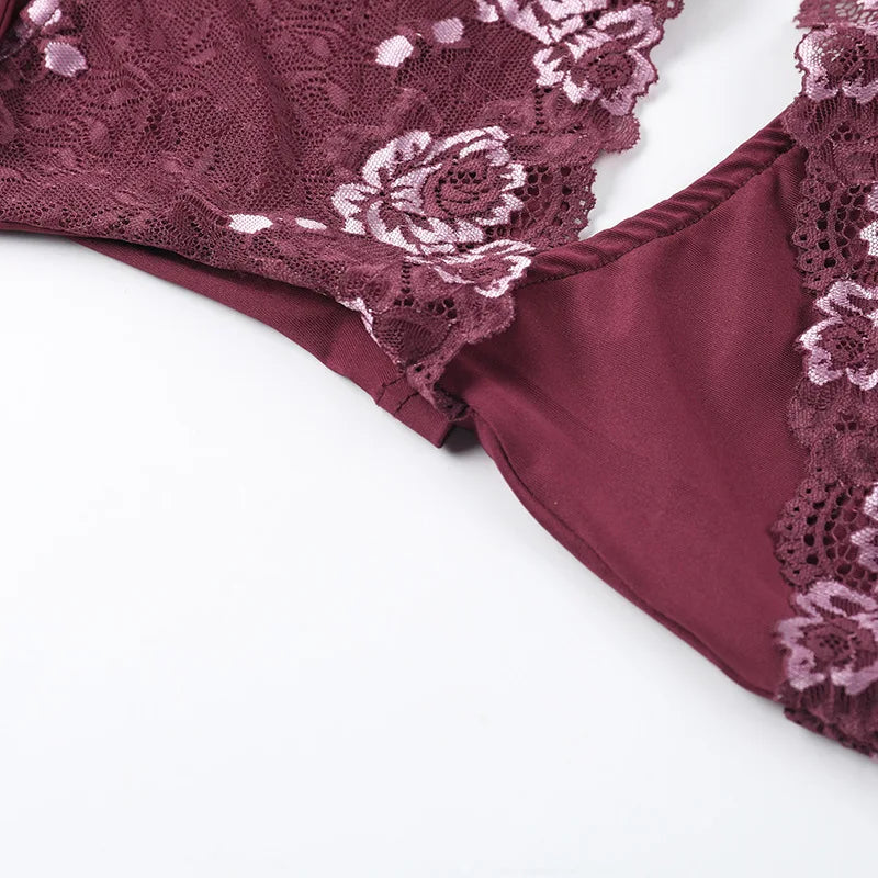 שמלת מיני צמודה בעיטור פתחים ותחרה - מיקה