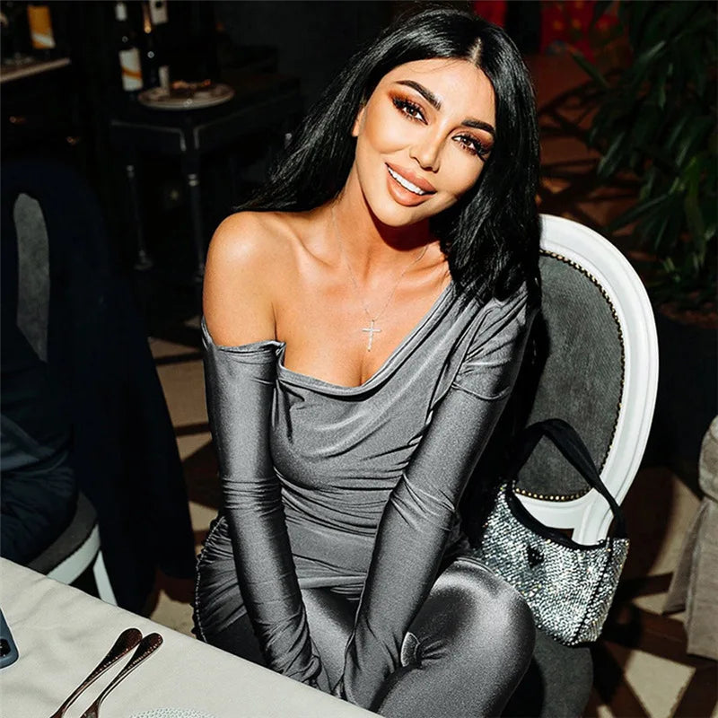 חליפת ערב שני חלקים צמודה מחטבת בד מבריק מכנס צמוד וחולצת כתף חשופה - קימברלי