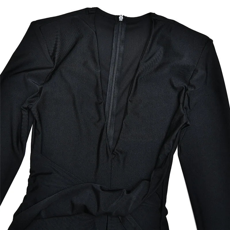 אוברול צמוד ארוך בד מחטב בעיצוב מחשוף V עמוק בעיטור קרוס - לייני