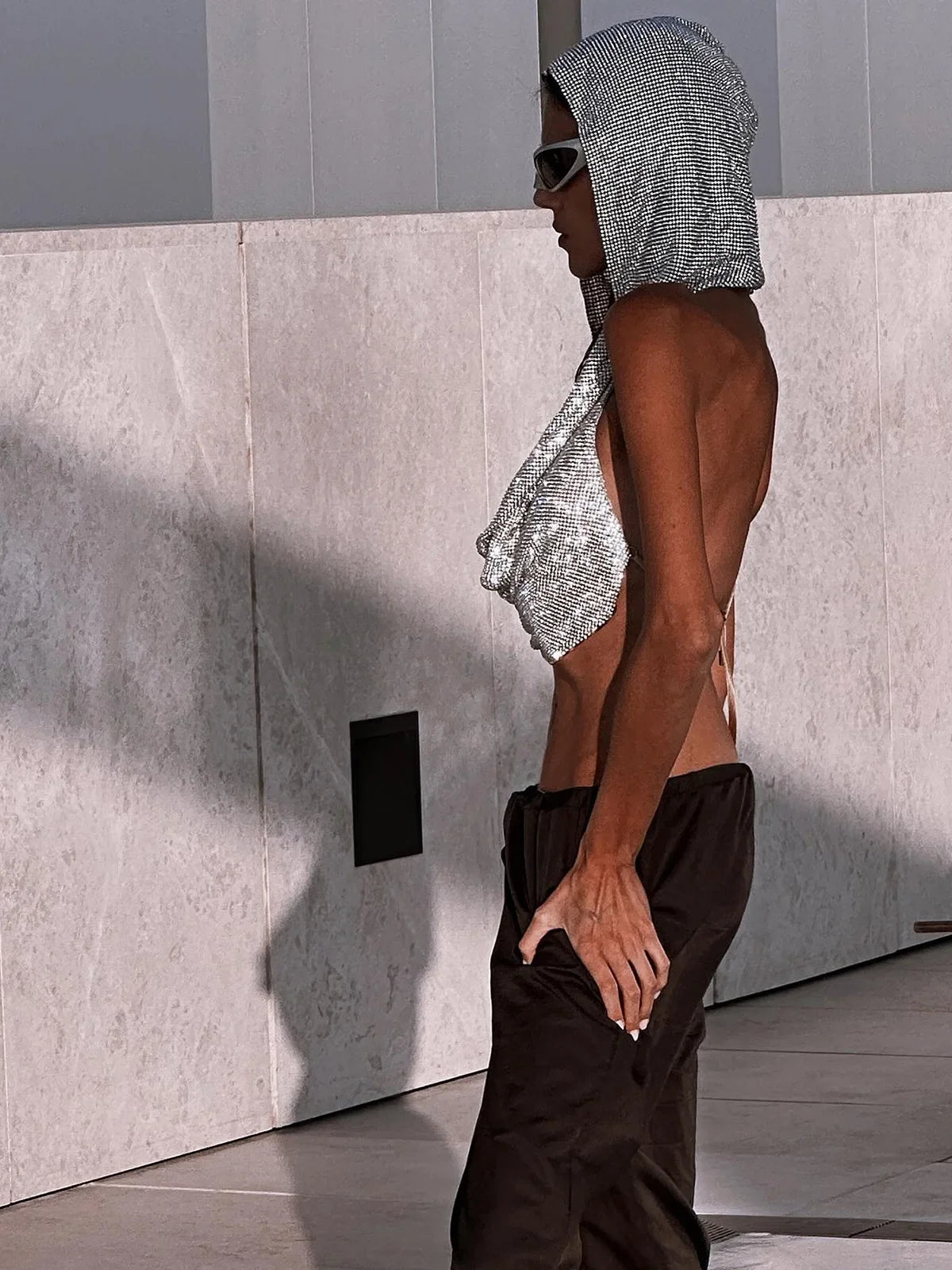 טופ זרקונים מנצנץ בעיצוב כובע גב פתוח - Willow