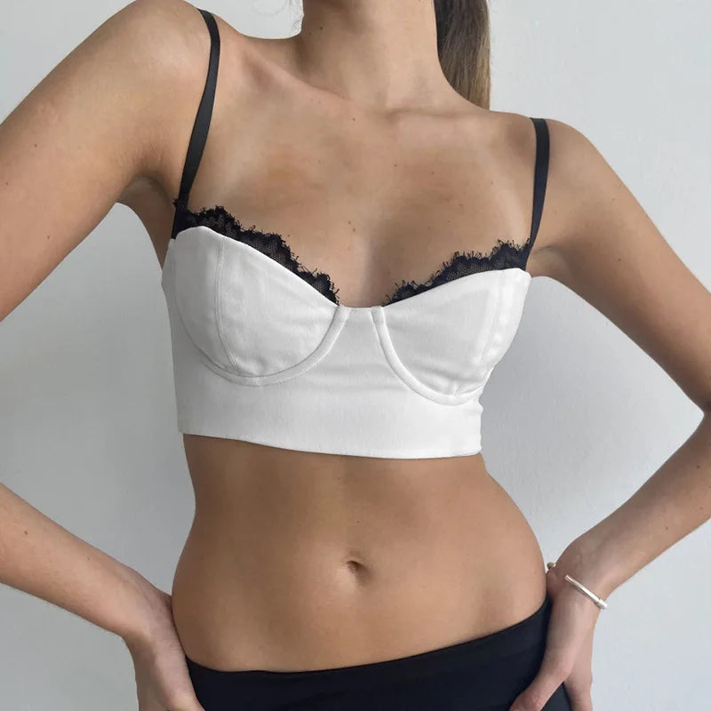 טופ צמוד בעיטור תחרה - מורין