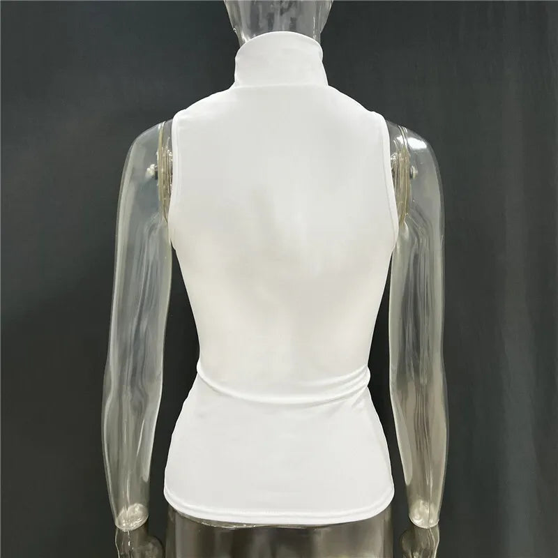 טופ גופייה בעיצוב גולף בעיטור אבזם - מויה