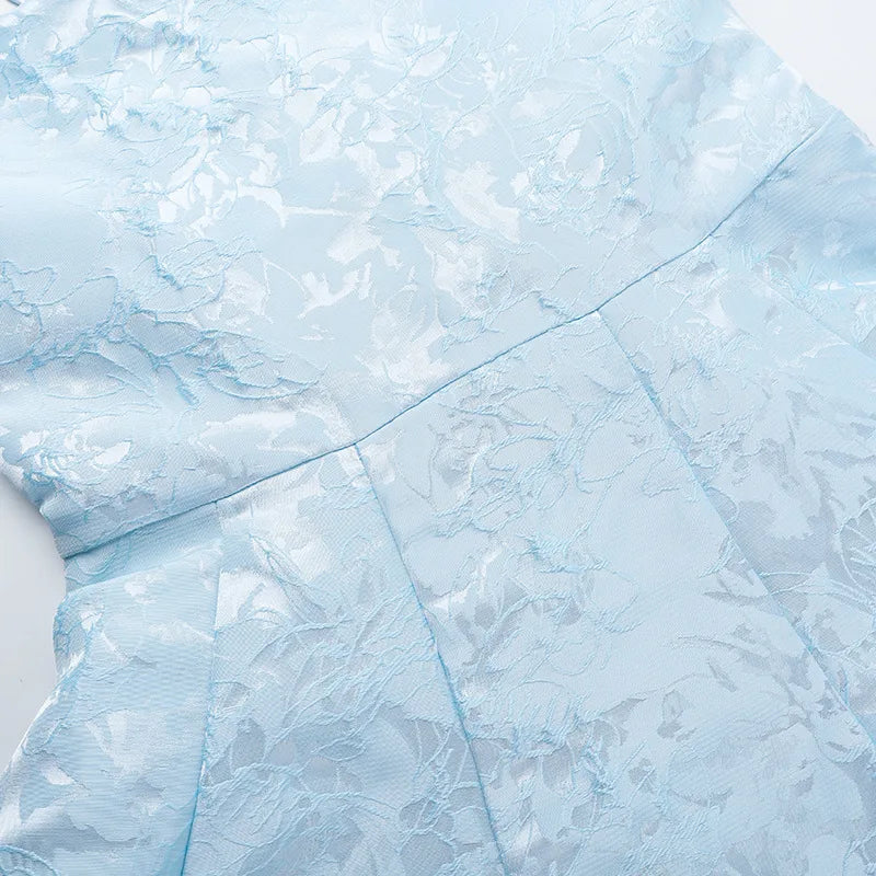 שמלת מיני בגזרת A קשירה בכתפיות בעיטור רקמת איורי פרחים - Marisol