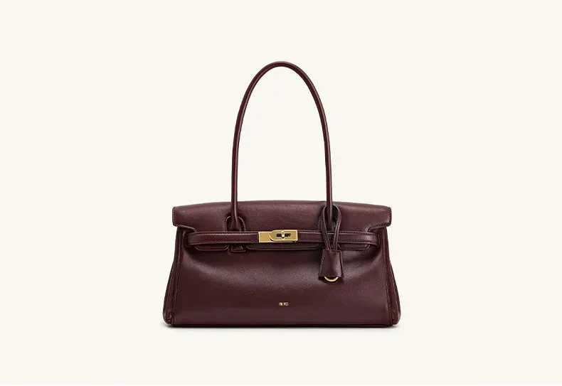 Leather bag with luxury design