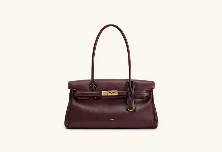 Leather bag with luxury design