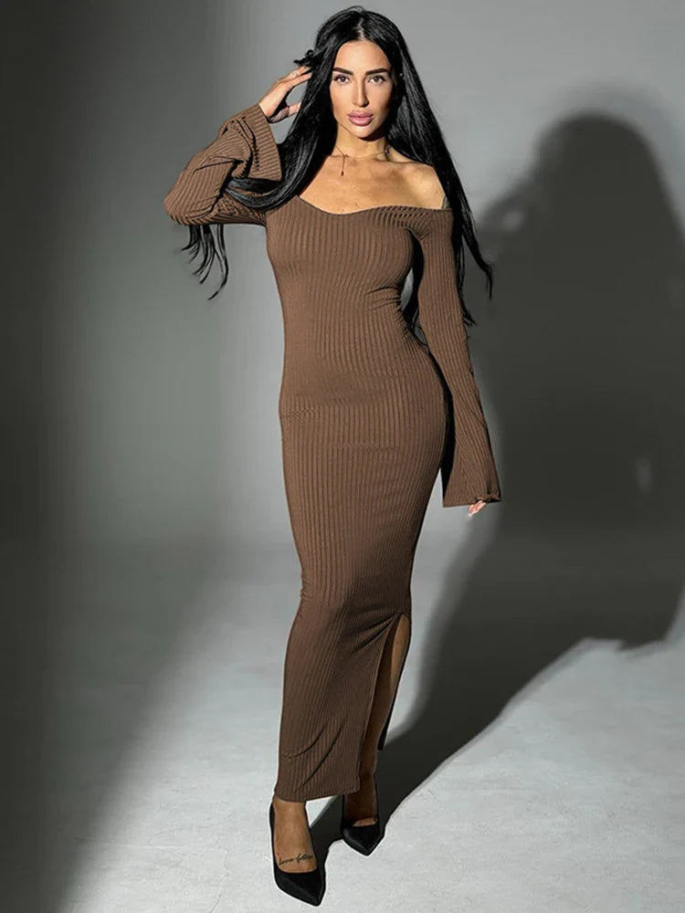 שמלת מקסי סרוגה כתפיים חשופות שרוולי פעמון בעיטור שסע קטן - ניב