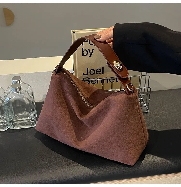 Suede bag with classic design