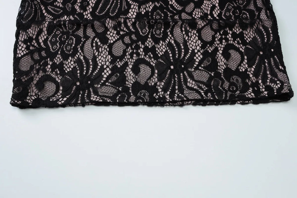 שמלת מיני תחרה צווארון גולף בעיטור כפתור - קימורה