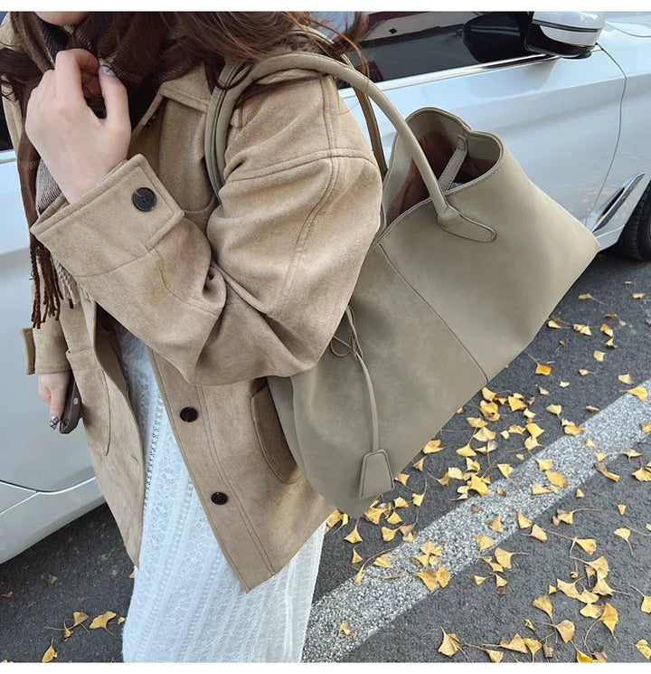 Suede bag with classic design