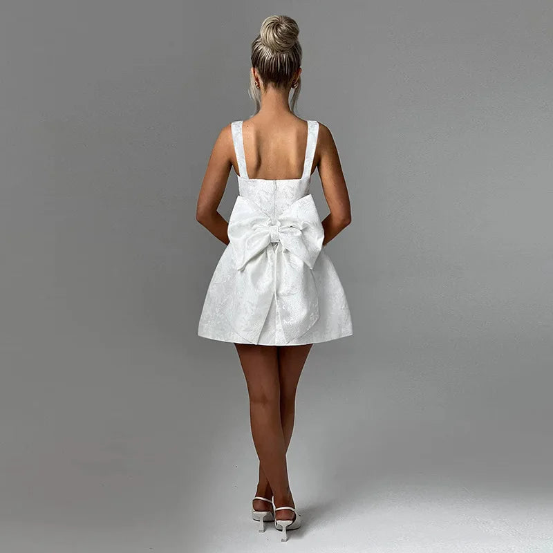 שמלת מיני בגזרת בעיטור רמת איורי פרחים ופפיון בגב - Louisa