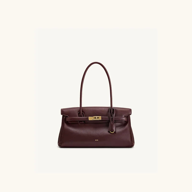 Leather bag with luxury design