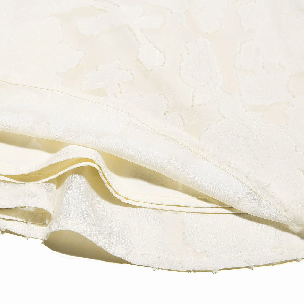 שמלת מיני שיפון בגזרת A בעיטור רקמת איורי פרחים בעיצוב קשירה בגב להצמדה במותן - Allyson