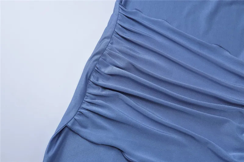 שמלת מיני צווארון גולף שרוולי פעמון בעיטור שובל - ג'נה