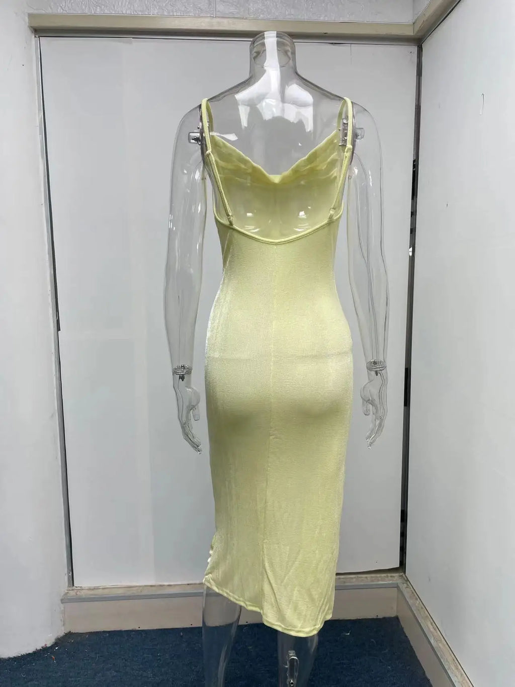 שמלת מידי קיצית סרוגה בעיטור שסע - סמייל