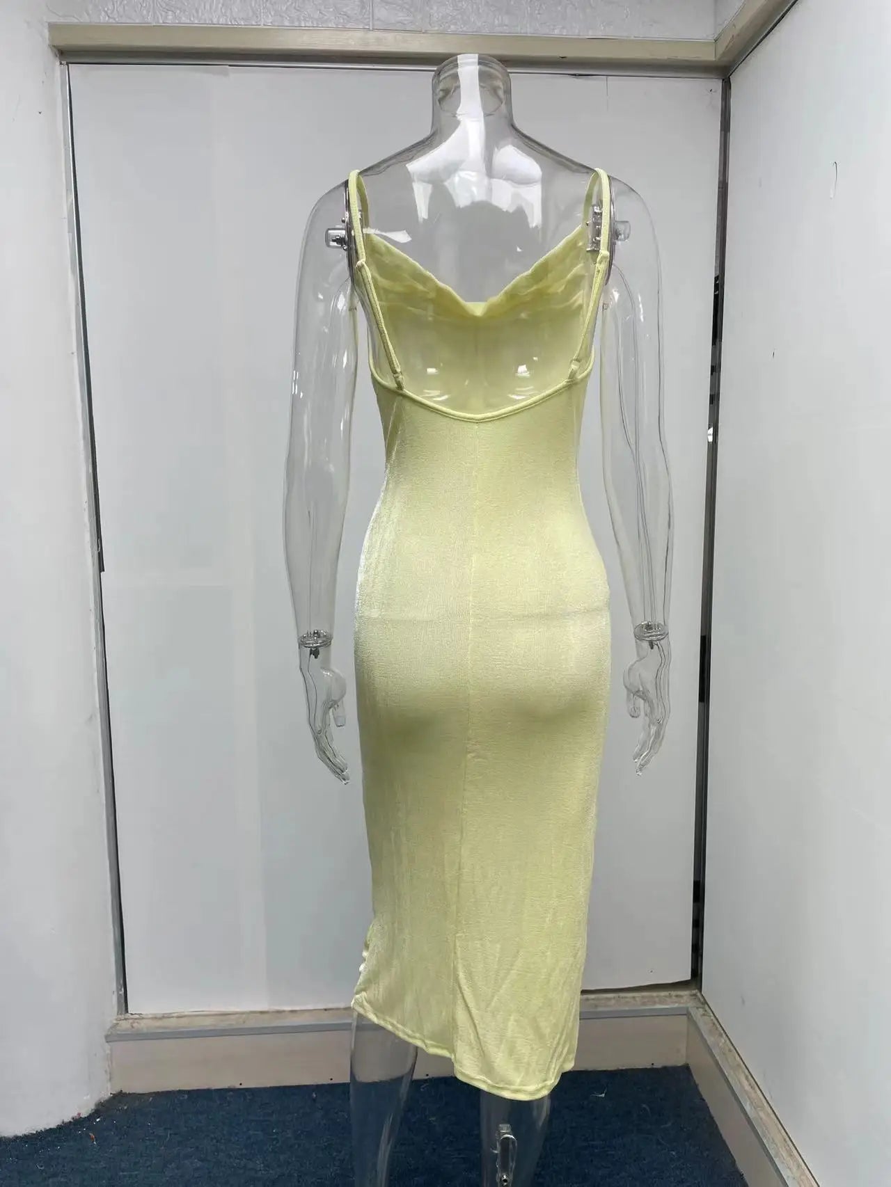 שמלת מידי קיצית סרוגה בעיטור שסע - סמייל