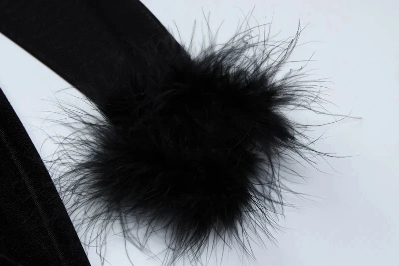 שמלת מקסי קטיפה סטרפלס בעיצוב מחוך בעיטור שרוולון רשת נוצות - Elaina