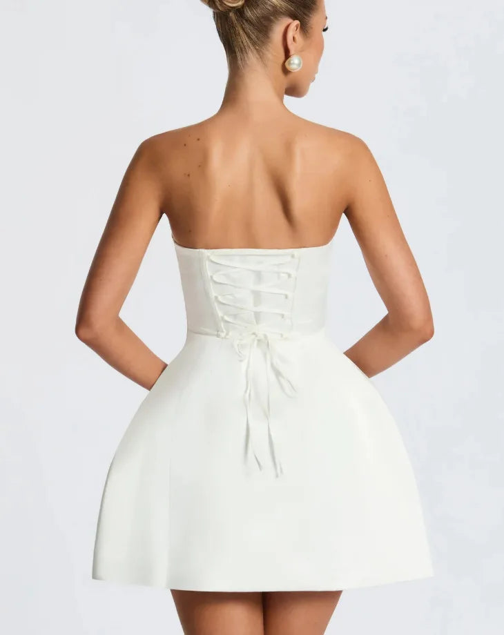 שמלת מיני סאטן בגזרת A בעיטור פפיון קשירה בגב להצמדה במותן - ליליה