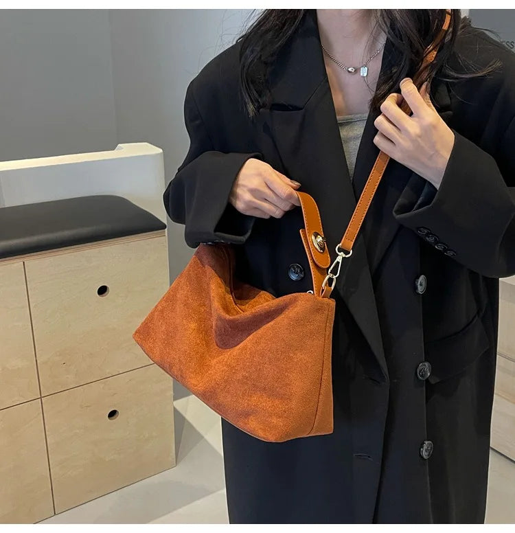 Suede bag with classic design