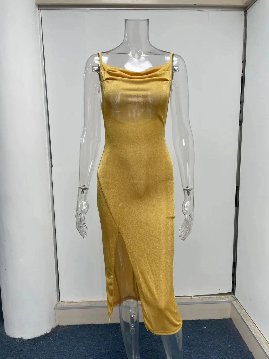 שמלת מידי קיצית סרוגה בעיטור שסע - סמייל