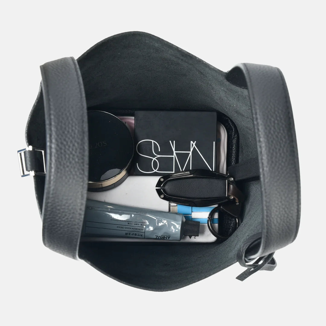 Leather bag with classic design